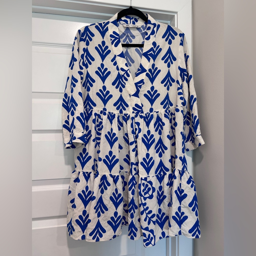 Zara Blue White Printed Tiered Mini Dress Women’s Size M Boho V-Neck 3/4 Sleeve